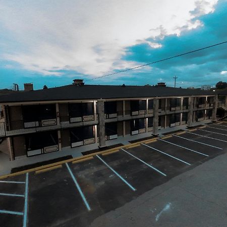 Riverside Inn & Suites By Oyo Danville Ceaser Casino Exterior foto